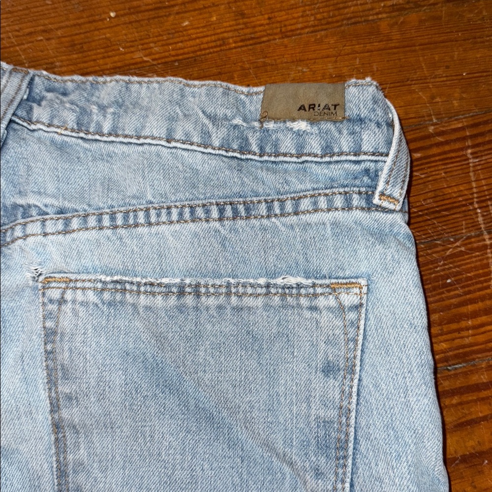 Ariat Women’s Tomboy Straight leg jean super distressed Size 29R (waist) - Picture 6 of 9